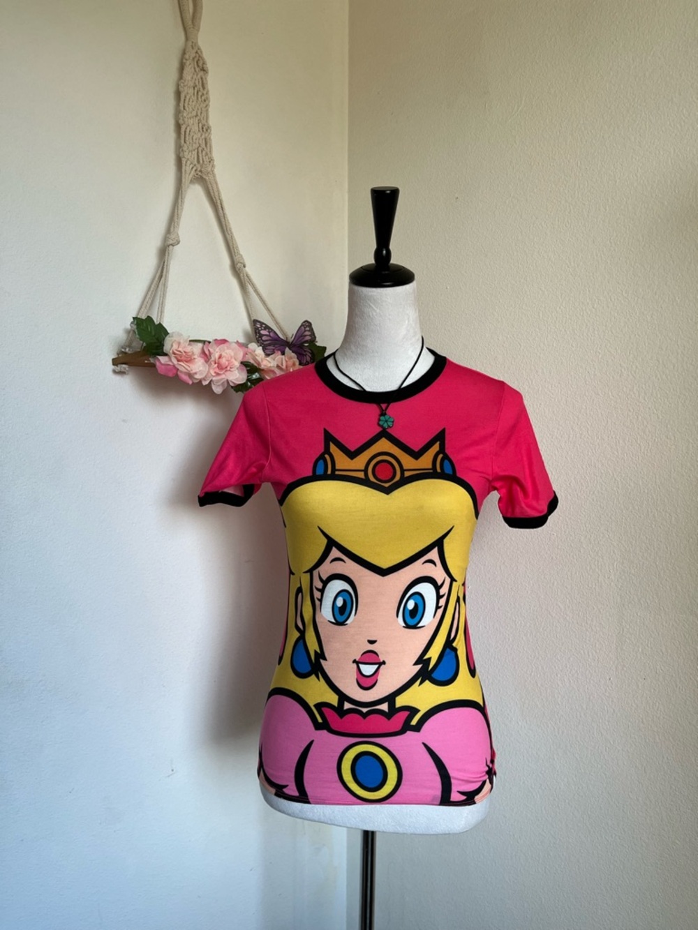 Super Nintendo World Princess Peach Graphic Tee Side XS